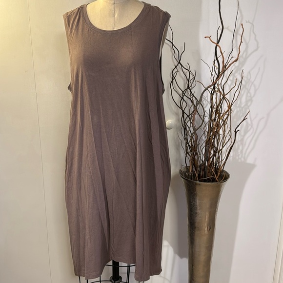 AnyBody Dresses & Skirts - AnyBody coffee casual midi sleeveless dress with pockets